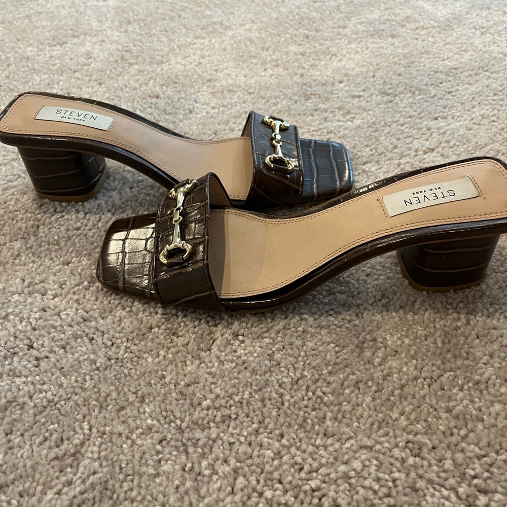 Steve Madden Brown Croc-Patterned Sandals - Picture 3 of 5